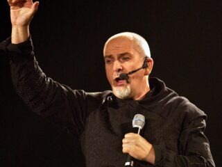 Een lied over loslaten: Peter Gabriel beklimt Solsbury Hill