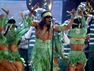 In Ms. Jackson vertelt Outkasts André 3000 zijn kant van het verhaal