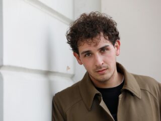 Nielson over zijn nieuwe single Scherven: 'Het gaat over vluchten voor de problemen die je eigenlijk moet adresseren'