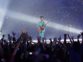 Prince zet de regen naar zijn hand tijdens de Super Bowl
