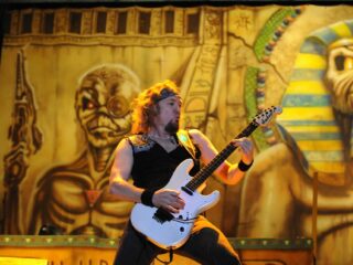 Adrian Smith schrijft Wasted Years na een lange, vermoeiende Iron Maiden-tour