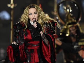 Madonna geeft update over herstel én wereldtournee: 'Ik kom zo snel mogelijk terug'