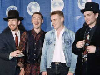 Bono bezingt zijn interne strijd in With Or Without You