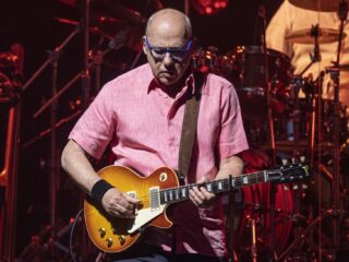 Dire Straits’ Mark Knopfler veilt meer dan 100 instrumenten uit privécollectie