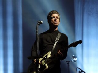 In Council Skies steekt Noel Gallagher zijn verleden in een nieuw jasje