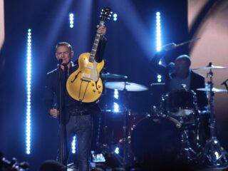 Bryan Adams speelt Radar Love live in Eindhoven