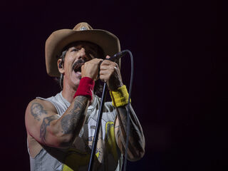 Red Hot Chili Peppers keert terug met single Black Summer en kondigt album aan