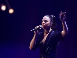 Melanie C zingt akoestische versie van Too Much