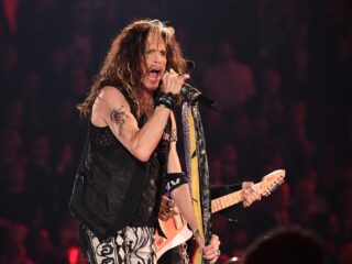 Steven Tyler speelt Dream On met Slash en Train in 2014