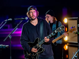 Kensington deelt hoogtepunten van 15 jaar in videoclip