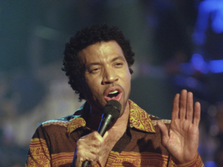 Lionel Richies Hello: de liefdesballad die bijna een blauwtje liep