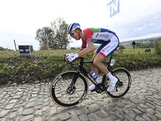 Wielrenner Niki Terpstra pleit dat wielrenners de goede kant op moeten plassen