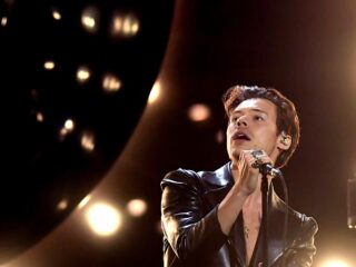Harry Styles maakt met Sign Of The Times indrukwekkend solodebuut bij The Graham Norton Show