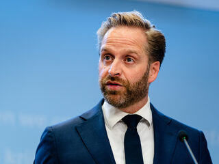 Psychiater Esther van Fenema: 'We hebben zorgzame leiders met autoriteit nodig'