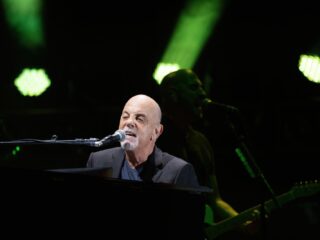Kijktip: Billy Joel staat vanavond centraal in Blokhuis Extra