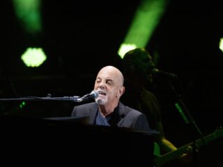 Sting vergezelt Billy Joel op het podium