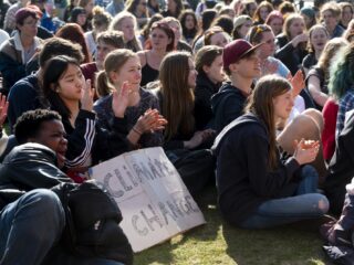 Wantrouwen onder jongeren in overheid groeit: 'Nog genoeg crisissen in Nederland'