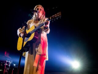 Hoe Miss Montreal ontroerde met eigen versie Door De Wind van Stef Bos