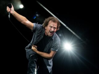 Eddie Vedder covert Just Like Heaven van The Cure