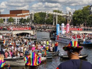 Koos van Plateringen viert Pride op de eerste 0.0-boot