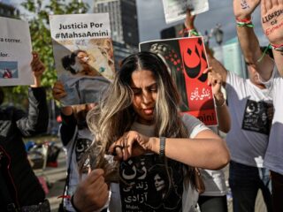 Parisa Kamali over vrouwenrechtenprotesten in Nederland en Iran