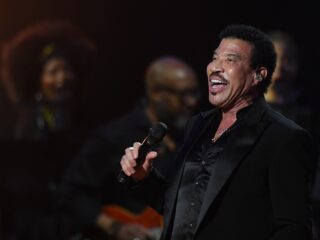 Publiek in Ziggo Dome verrast Lionel Richie met Lang Zal Hij Leven