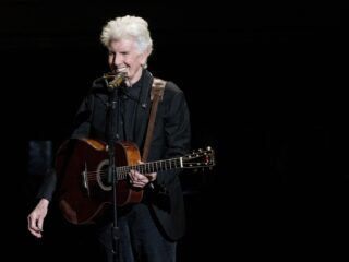 Graham Nash verrast publiek tijdens Crosby, Stills & Nash eerbetoon