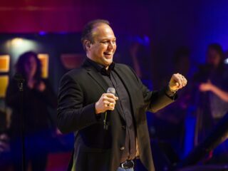 Van Bananasplit tot cover door Mick Jagger: de veelzijdige carrière van Frans Bauer