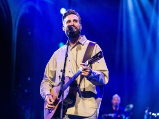 Luister hier naar het eerste solonummer van Nick Schilder