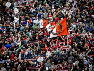 Jan-Willem en Jeroen beginnen kaartenactie voor Feyenoord-supporter Hannie