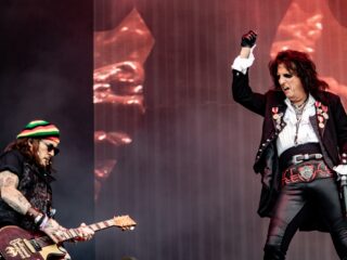 Alice Cooper en Johnny Depp coveren Black Sabbaths Paranoid