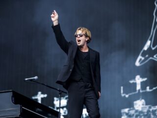 Tom Odell vertelt over de veranderende betekenis van Another Love: 'Grijpt je bij de keel'