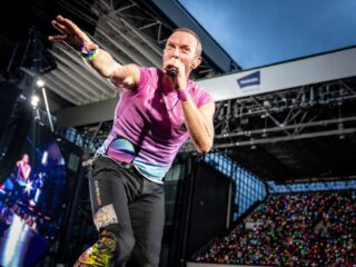 Zing mee op de nieuwe Coldplay-single One World