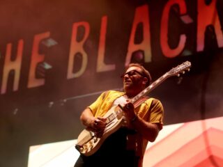 The Black Keys spelen magische versie Little Black Submarines op Lowlands in 2012