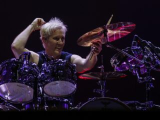 Foo Fighters-drummer Josh Freese eert Taylor Hawkins op zijn jubileum