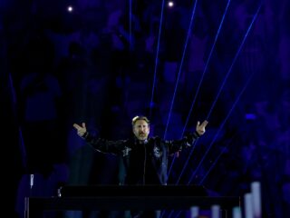 Sia, David Guetta en Afrojack spelen Titanium voor het eerst live