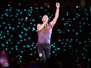 Coldplay speelt nieuwe single All My Love tijdens concert in Athene