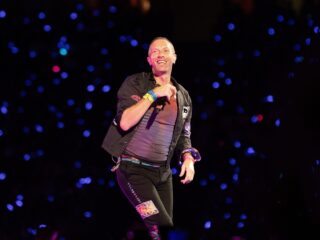Coldplay brengt langverwachte nieuwe single feelslikeimfallinginlove uit