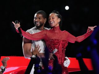 Bekijk hier de Super Bowl-set van Usher met o.a. Alicia Keys
