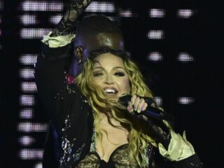 Madonna speelt grootste optreden ooit in Brazilië voor 1,6 miljoen mensen