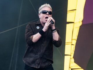 Pretty Fly (for a White Guy) van The Offspring bezingt modieuze identiteitscrisis in een koffiezaak