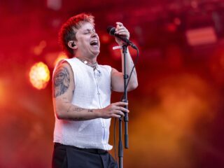 Nothing But Thieves nodigt je uit voor hun club met Welcome To The DCC