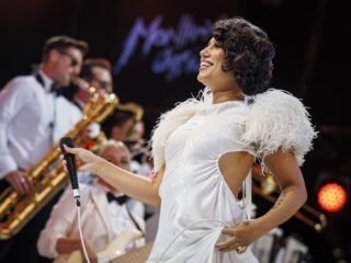 Check hier de volledige Montreux Jazz Festival-show van RAYE