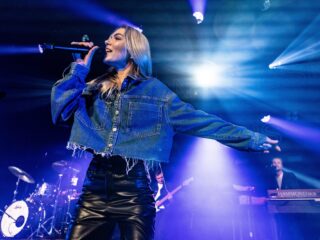 Hannah Mae scoort NPO Radio 2 TopSong met Rode Draad