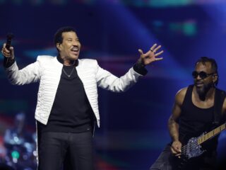 Welke nieuwe binnenkomer staat hoger in de Top 2000?