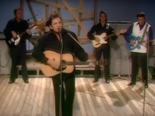 Johnny Cash schrijft I Walk the Line als herinnering trouw te blijven aan zijn vrouw