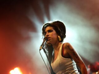Amy Winehouse bezingt relatieproblemen op You Know I'm No Good