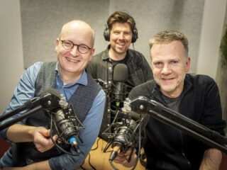 Knuffelcrimineel Aage M. ontsnapte op legendarische wijze en belde live in op de radio