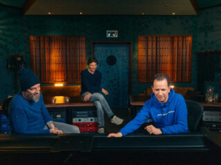 Bart ontleedt oerklassieker Daar Gaat Ze samen met Clouseau