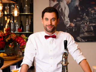 Opvolger First Dates barman Victor moet 'soort Zwitsers zakmes' zijn